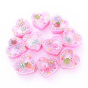 Kinder-Schmuckset mit 10 Herzboxen und süßen bunten Ringen aus Harz für Mädchen