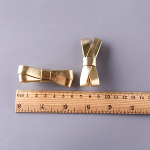 Glimmende gouden PU-lederen strik haarspelden voor meisjes met houten liniaal