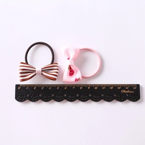 Lot de 2 chouchous nœuds pour enfants motifs fraises et rayures colorées