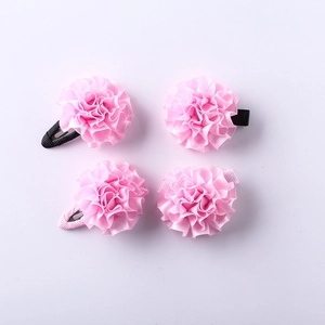 Set di quattro fermagli per capelli a forma di fiore in tessuto rosa fatti a mano in raso