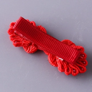 Tradizionale molletta per capelli rossa in stile cinese con fiore in tessuto intrecciato