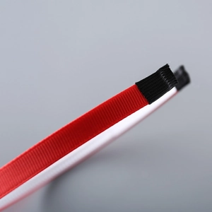 Cerchietto rosso da 1cm in tessuto a costine con cappucci e denti antiscivolo