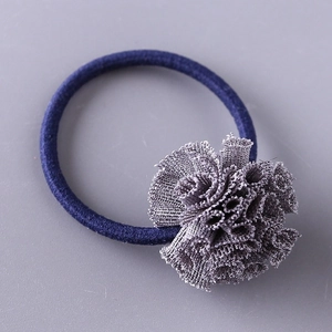 Élastique à cheveux bleu fait main avec pompon floral en dentelle grise pour filles