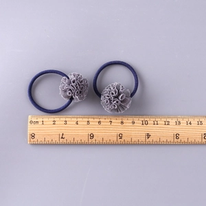 Paire de chouchous fleurs faits main pour filles en bleu foncé et violet doux
