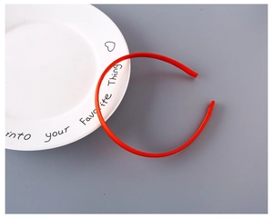 Detail view of 1cm slim red fabric-covered headband for children's hair accessories
