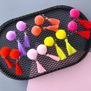 Bunte Plüsch-Bommel Quasten-Ohrclips für Mädchen in sechs leuchtenden Farben