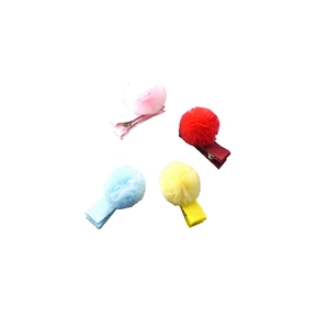 Lot de quatre barrettes à pompons en tulle coloré pour filles avec clips gainés de tissu