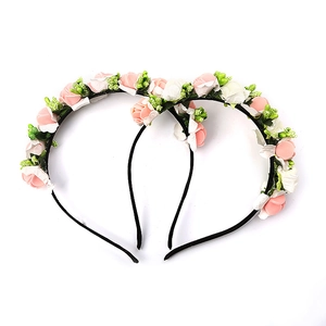Cerchietti con fiori PE rosa e bianchi con bacche verdi per donne e bambini