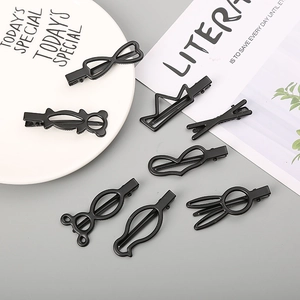 Jolies Pinces à Cheveux en Alliage Noir Mat Géométriques Forme Couronne Cœur Lapin Pour Filles Femmes Accessoires de Coiffure