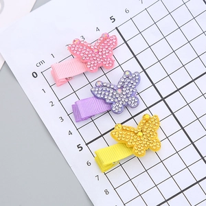 Trois jolies barrettes papillon avec strass en rose, violet et jaune pour filles