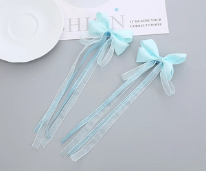 Détails de pinces à cheveux à nœuds bleu clair avec de longs rubans en organza