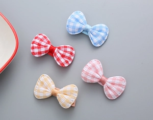 Set di quattro fermagli per capelli a fiocco a quadri per bambine in rosso, blu e rosa