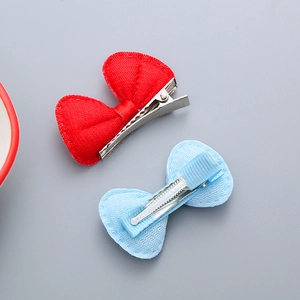 Simpatiche mollette per capelli a quadretti fatte a mano in rosso e blu chiaro