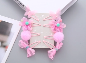 Detail-Set mit 8 süßen rosa Haarklammern mit Schmetterlingen, Blumen und Plüschkugeln