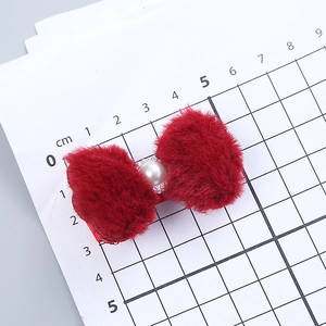 Grazioso fermaglio per capelli a fiocco in peluche rosso con perla, largo 5,5 cm e alto 3,5 cm