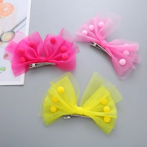 Lot de 3 barrettes nœuds en résille avec pompons en peluche rose, jaune et rouge rose vif