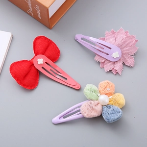 Three-piece floral and bow hair clip set for girls with pearls and fabric details