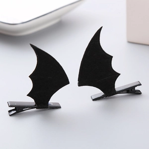 Paire de pinces à cheveux ailes de chauve-souris noires pour Halloween avec texture feutre