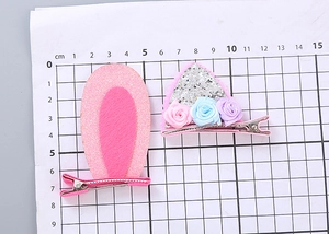 Détails des pinces oreilles de lapin à paillettes roses et oreilles de chat fleuries