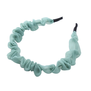 Elegante cerchietto in rete plissettata verde menta per donna con punte morbide