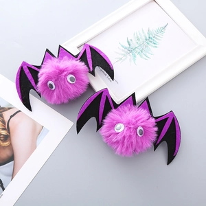 Set di due fermagli per capelli a pipistrello viola con pompon per Halloween