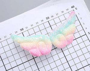 Detail van 11cm regenboog pailletten engelenvleugels haarspelden met zacht verloop