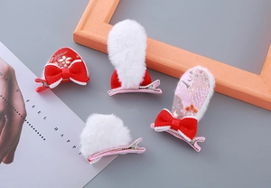 Lot de quatre barrettes en peluche pour le Nouvel An avec nœuds rouges et motifs floraux