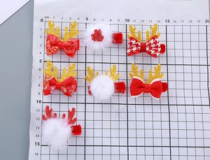 Lot de barrettes de Noël festives rouges avec bois de renne et pompons en peluche