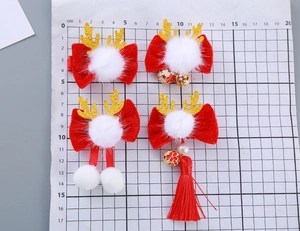 Détails de pinces à cheveux noeud en velours rouge avec bois de renne et pompons