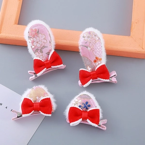 Barrettes à nœud rouge en peluche avec brocart floral et oreilles de lapin