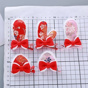 Barrettes oreilles de lapin rouges en peluche avec motif floral pour le Nouvel An