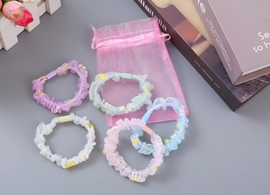 Fünf Stück geblümte Organza-Haargummis mit Gänseblümchen und rosa Geschenkbeutel