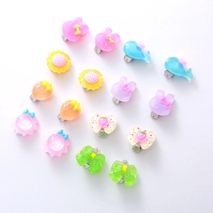 Clips d'oreilles colorés en résine pour enfants avec motifs lapin et fraise mignons
