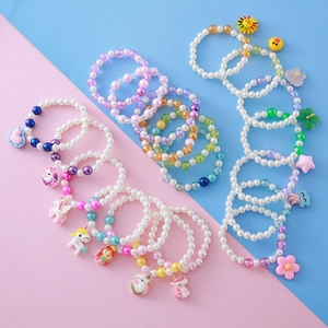 Bracelet à Künstliche Perles avec Pendentif Licorne et Sirène pour Filles Enfants Coloré Transparent Imitation de Künstliche Perle Bijoux Bracelet