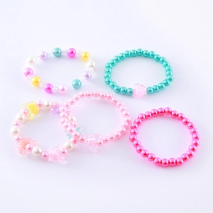 Lot de 5 bracelets perlés colorés pour filles avec breloques cœur et jolis papillons