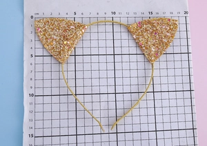 Mesure détaillée de la taille d'un serre-tête oreilles de chat doré à paillettes