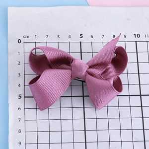 Pink grosgrain ribbon bow hair clip for girls with ribbed texture, measures 8x5cm