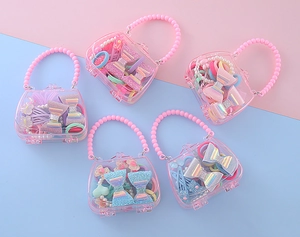 Détail de coffrets cadeaux d'accessoires cheveux pour filles avec nœuds à paillettes
