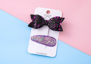 Ensemble de pinces à cheveux à paillettes pour enfants sur une carte de présentation