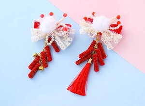 Détails des pinces à cheveux du Nouvel An chinois avec nœuds velours et glands soie