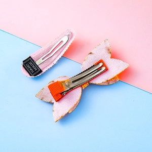 Barrettes à nœud rose pailleté et pinces à cheveux tricotées pour filles sur fond pastel