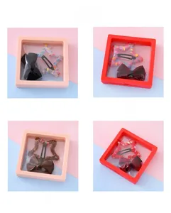 Détail de l'ensemble de barrettes pour enfants avec nœuds et étoiles en peluche colorées