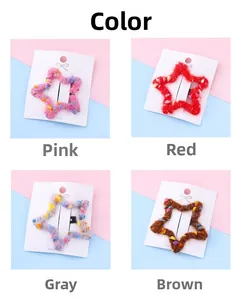 Lot de quatre barrettes en tricot en forme d'étoile sur cartes de présentation