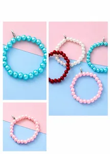 Detailansicht der bunten Perlen-Lanyards für Mobiltelefone und Armbänder für Kinder