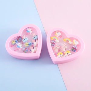 Schattige unicorn en regenboog ringen set in roze hartvormige doosjes voor kleine meisjes