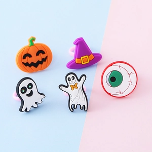 Set di 5 anelli di Halloween in PVC morbido con zucca, fantasma e bulbo oculare per bambini