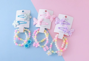 Détails de parures de bijoux pour filles avec barrettes à paillettes et bracelets à perles
