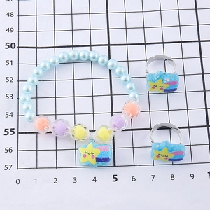 Set di gioielli per bambini con bracciale di perle azzurre e anelli in resina a stella