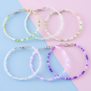 Lot de bracelets multicouches en perles colorées avec fermoirs mousquetons argentés