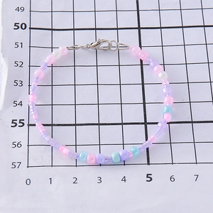 Bracelet multicouche en perles colorées en acrylique avec fermoir mousqueton argenté